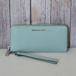 MICHAEL KORS Zip Wristlet Wallet EUC